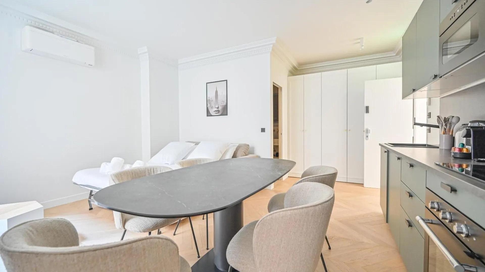 Sumptuous & Serene Parisian Flat Apartment Paris
