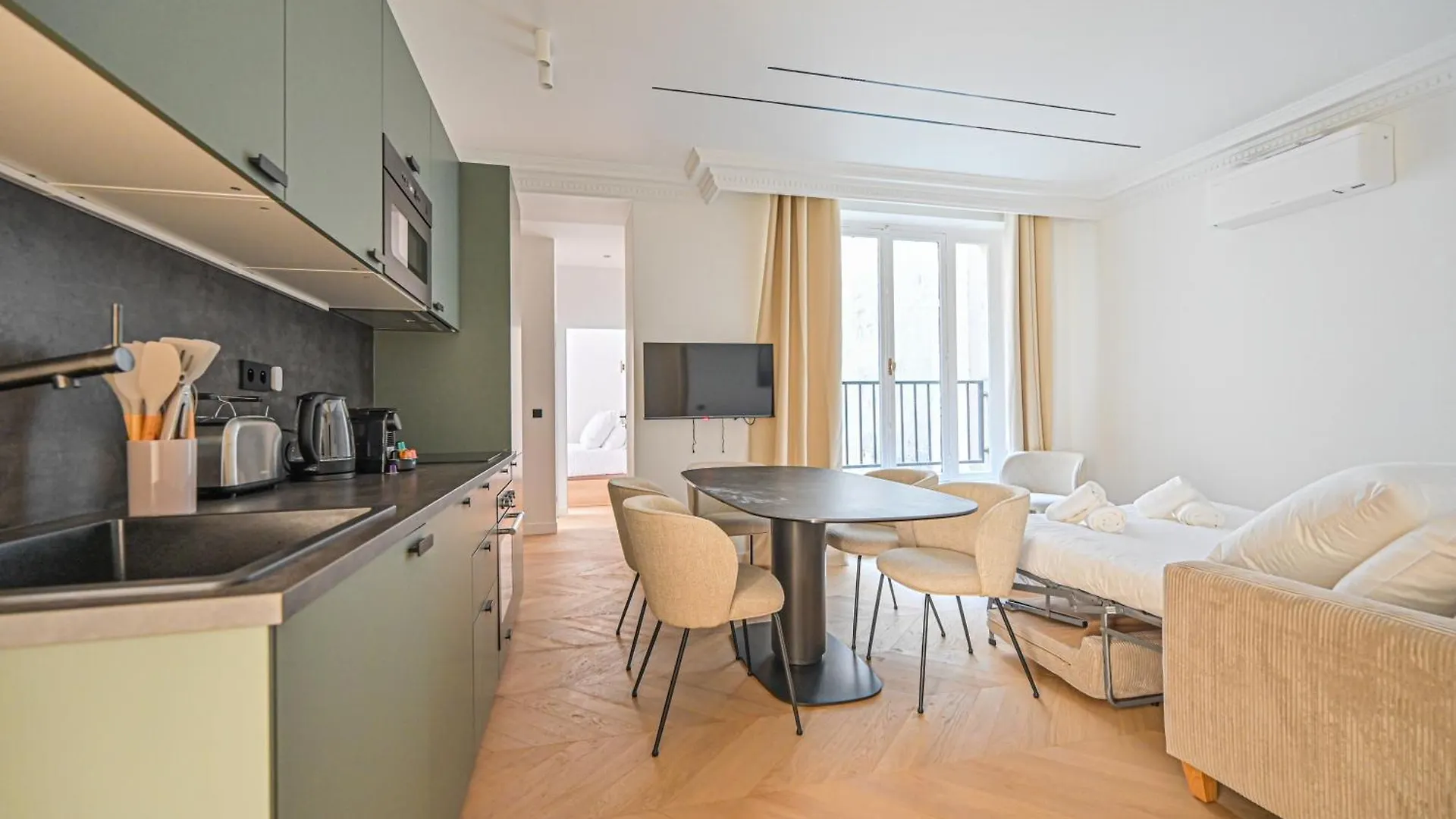 Sumptuous & Serene Parisian Flat Apartment *
