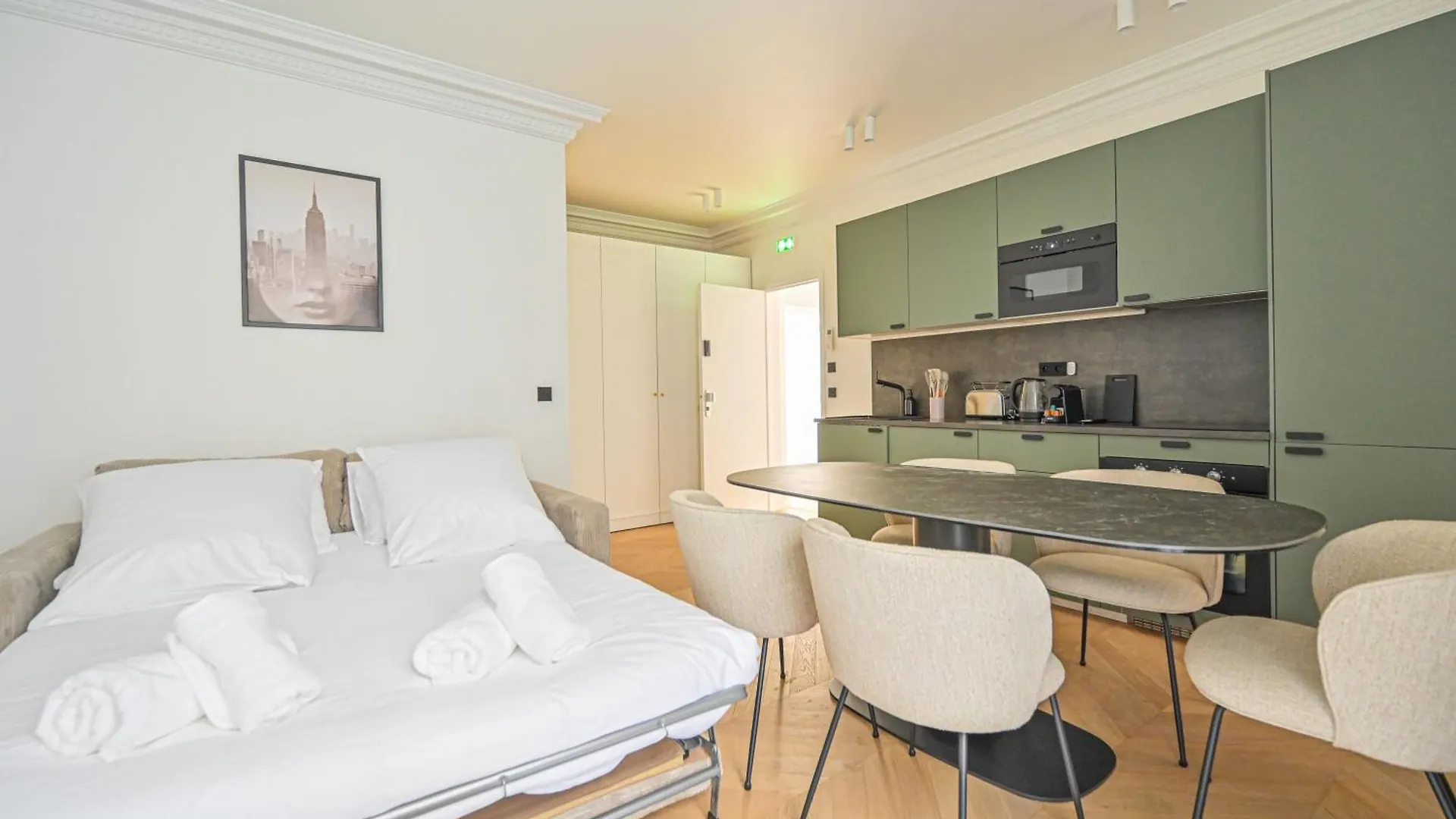 Sumptuous & Serene Parisian Flat Paris